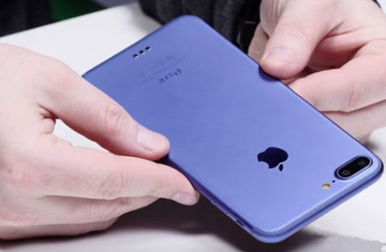 苹果 iPhone 14 Pro Max 机模曝光，比 iPhone 13 Pro Max 更厚