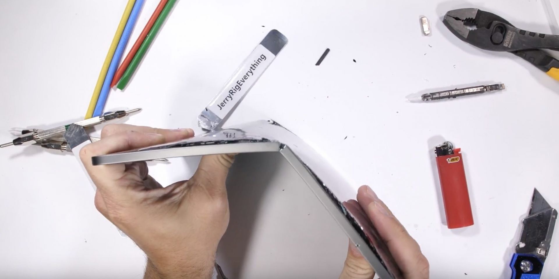 苹果关闭 iOS 12.3/12.3.1/12.3.2 系统验证通道