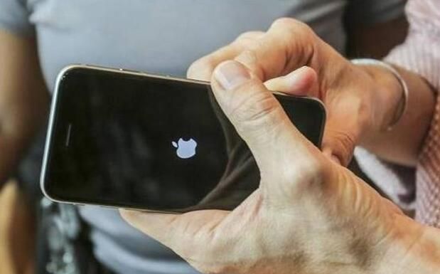 又被苹果套路！央视：老款iPhone换电池依然卡顿无比