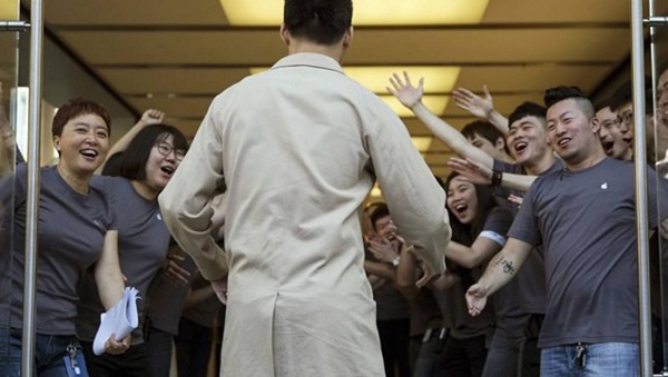  iPhone 配备 OLED 屏幕是好事，价格你hold得住吗？