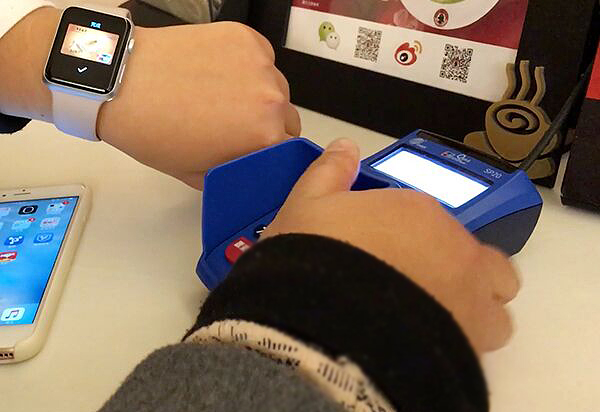 别讨论什么iPhone 9、10、11了，来看看iPhone 100