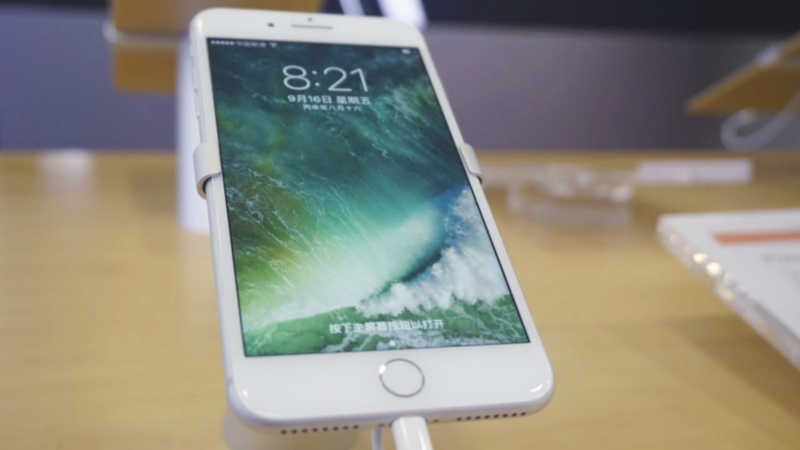 ​苹果 iPhone 17 Pro / Max 引入“天空蓝”配色，效果超越远峰蓝