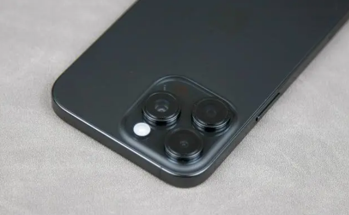 外媒对苹果 iPhone15 Pro 进行各项耐用性测试，钛金属边框表现不佳