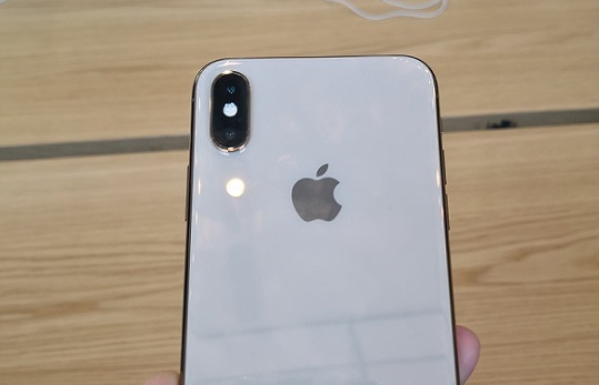消息称苹果将收窄 iPhone 15 Pro 机型边框，带来全新金色
