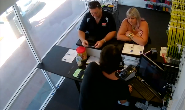 2019 年 2 月智能手机出货量 1398.9 万部，苹果仅占 9.1% 份额