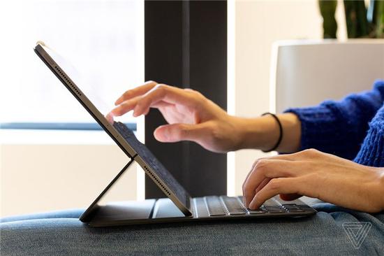 最新iPhone11概念渲染图，或成史上最美iPhone