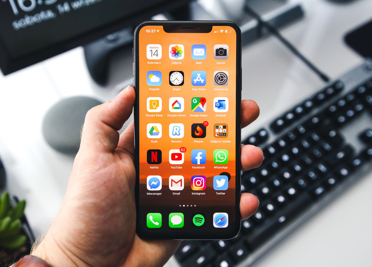 苹果iPhone Xc概念渲染图：廉价版多彩iPhone X