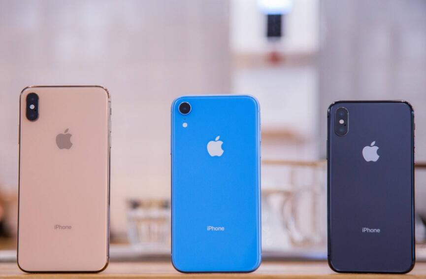 爆料图显示：苹果 AirPods Pro 2 充电盒有金属环，支持连接带子