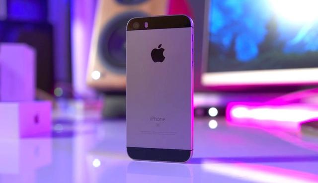 苹果发布首款头显 Apple Vision Pro：一台革命性的空间计算设备