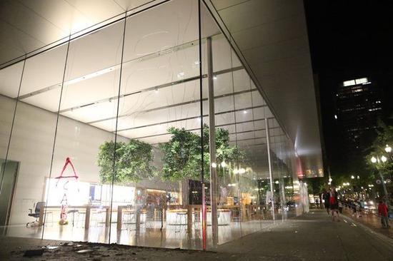 上季度98天中苹果每秒钟卖掉 9 台 iPhone 上季度98天中苹果每秒钟卖掉 9 台 iPhone