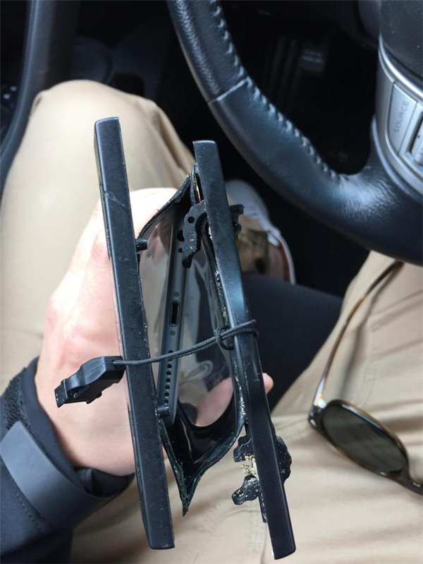 三星高管透露:苹果正在开发 20 英寸的可折叠设备 三星高管透露:苹果正在开发 20 英寸的可折叠设备