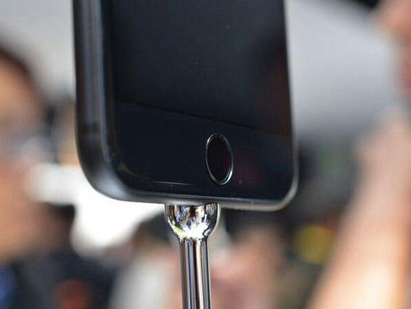  iPhone 7 逻辑板曝光 和上代差别在哪里？