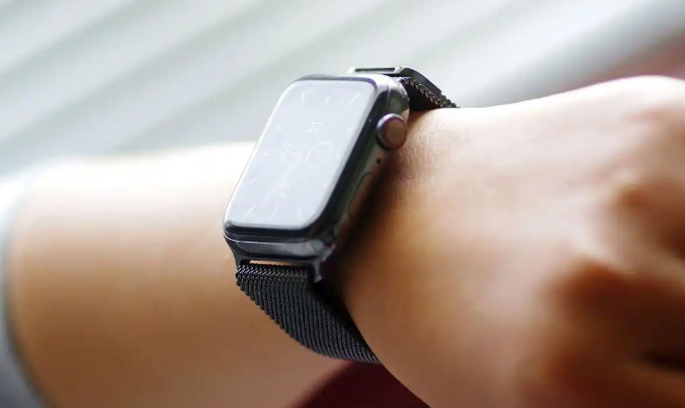 消息称苹果将收窄 iPhone 15 Pro 机型边框，带来全新金色