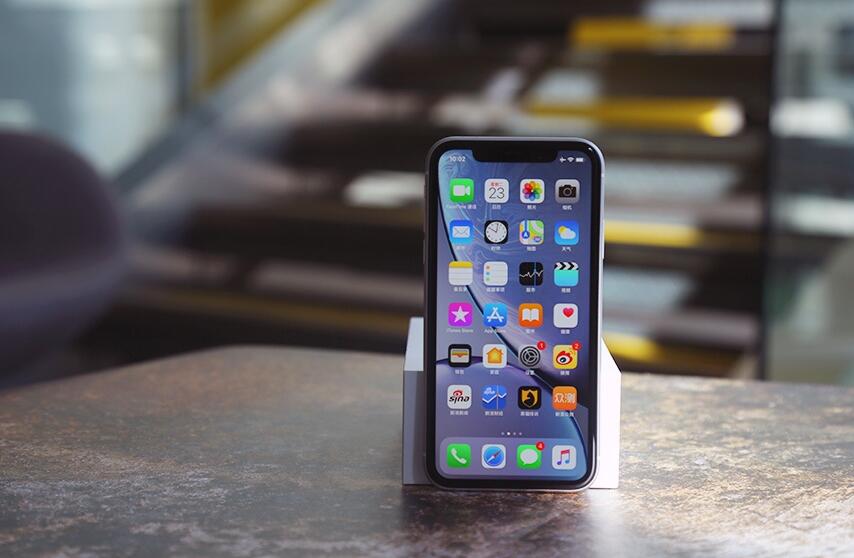 苹果官网 iPhone 使用手册更新，确认指南针不再显示坐标、海拔等信息